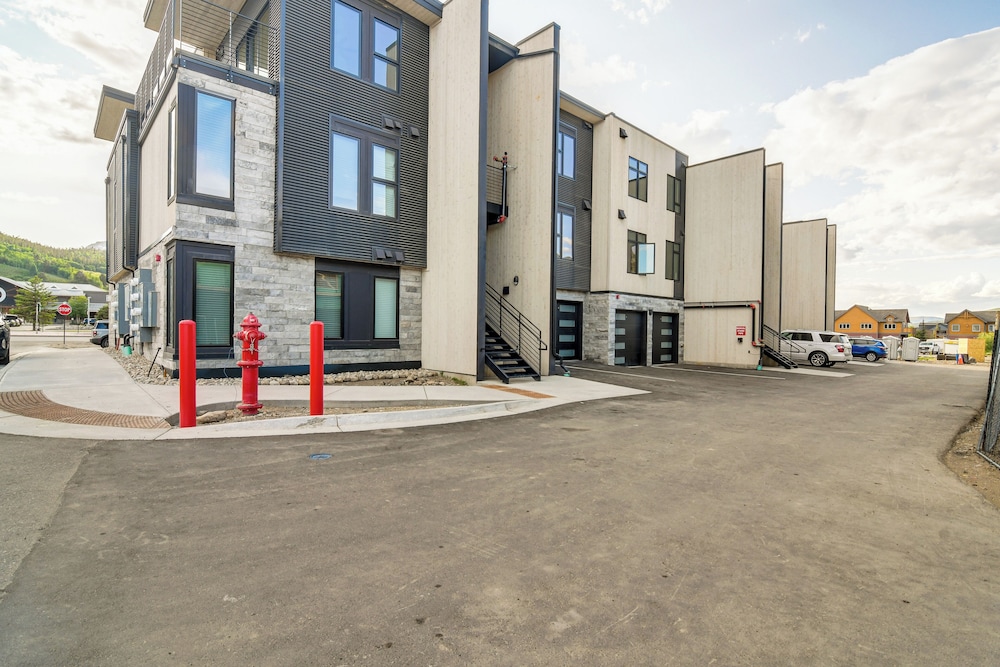 3 Mi to Lake Dillon: Condo Near Shops & Eats!