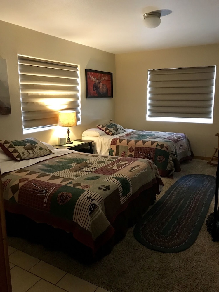 Twin Peaks Lodge and RV Park