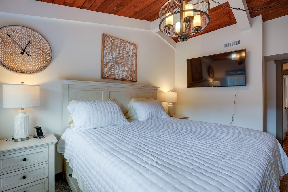 Birch Bay Vacation Home, Close to Beachfront Parks view 3