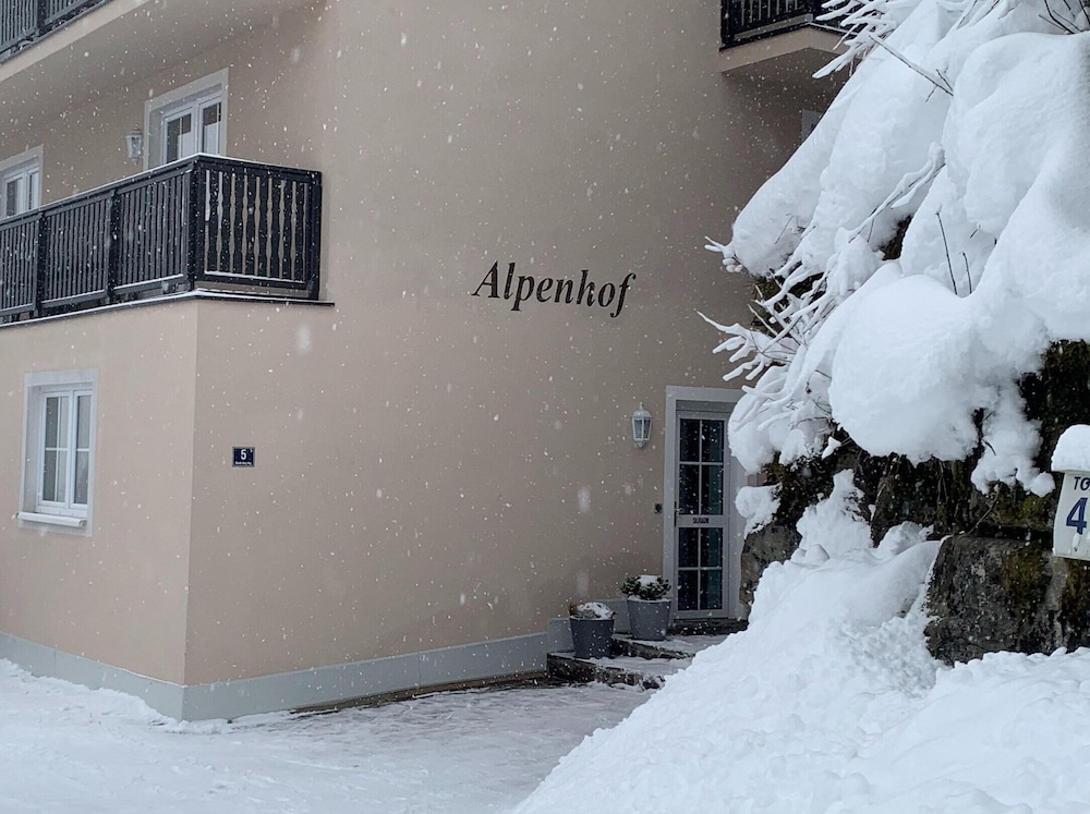 Alpine ski Apartment Getaway