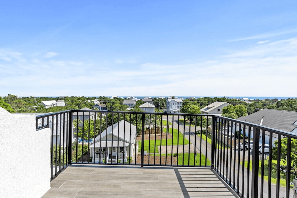 30A Born 2 Beach by Avantstay Luxury Gulf Views w/ Private Pool