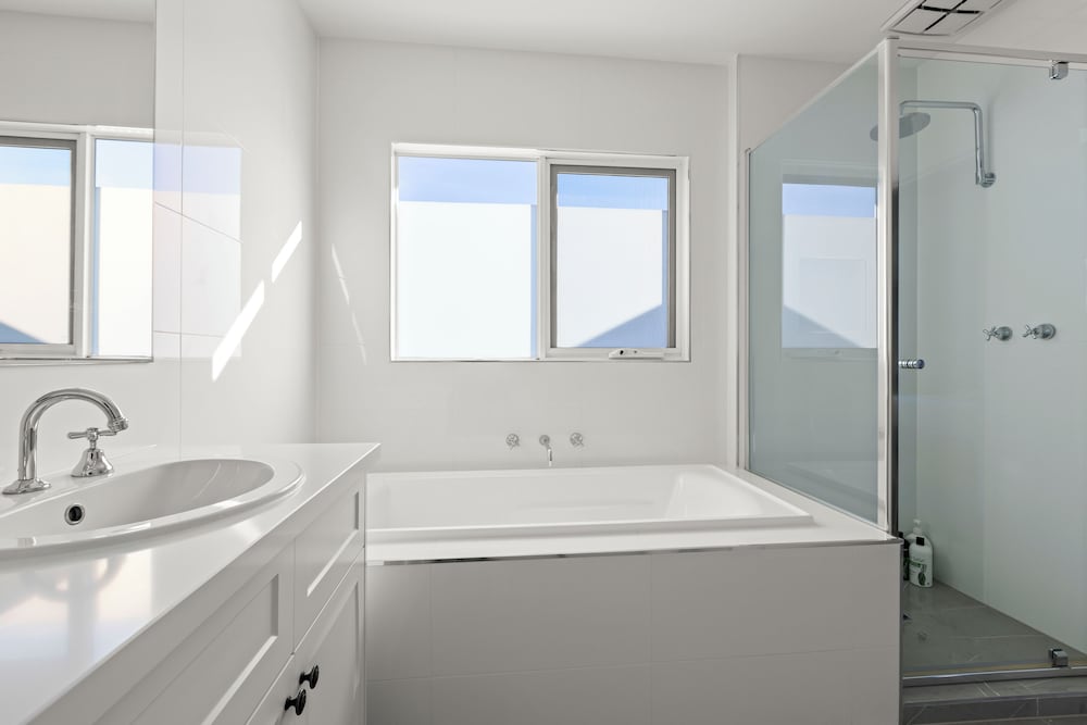 StayAU Contemporary 5BRM Families Home Point Cook