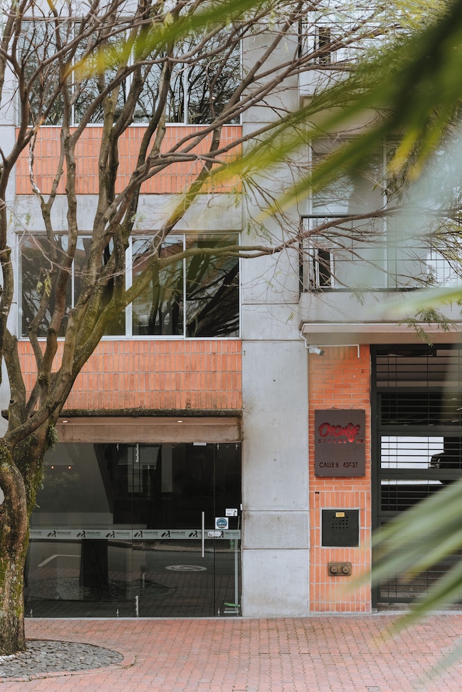 Hotel Orange Hotel - Image 1