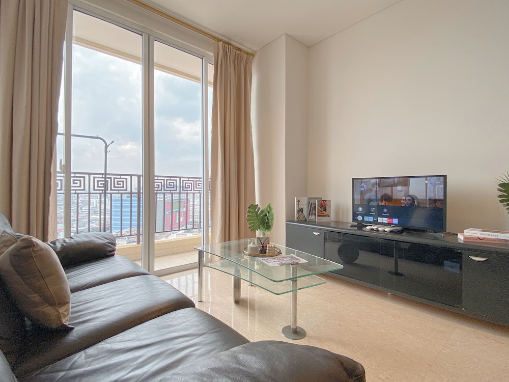 Big and Cozy 3BR Apartment Lucky Tower Residence