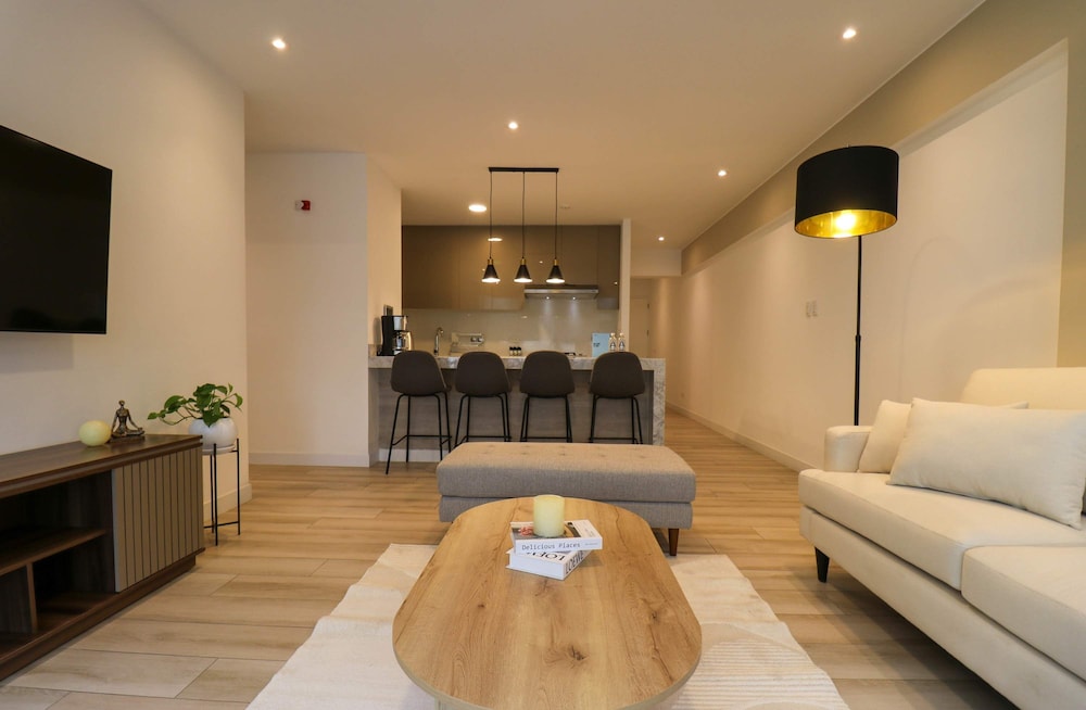 w Charming 2BR w Balcony in Miraflores