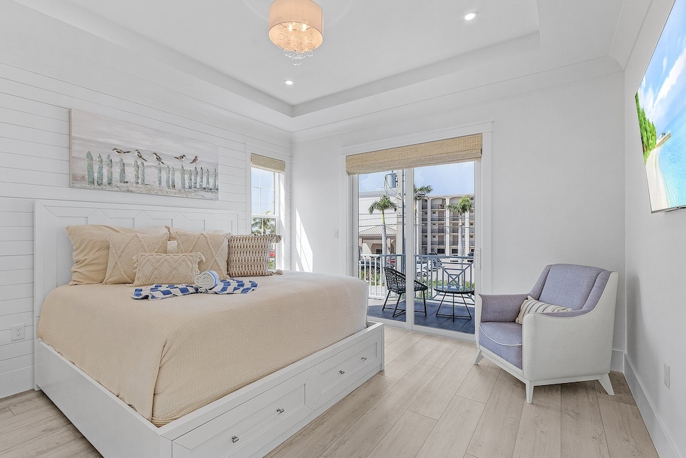 673 White Sands Retreat: Bay Views, Pool, Elevator 5 Bedroom Home
