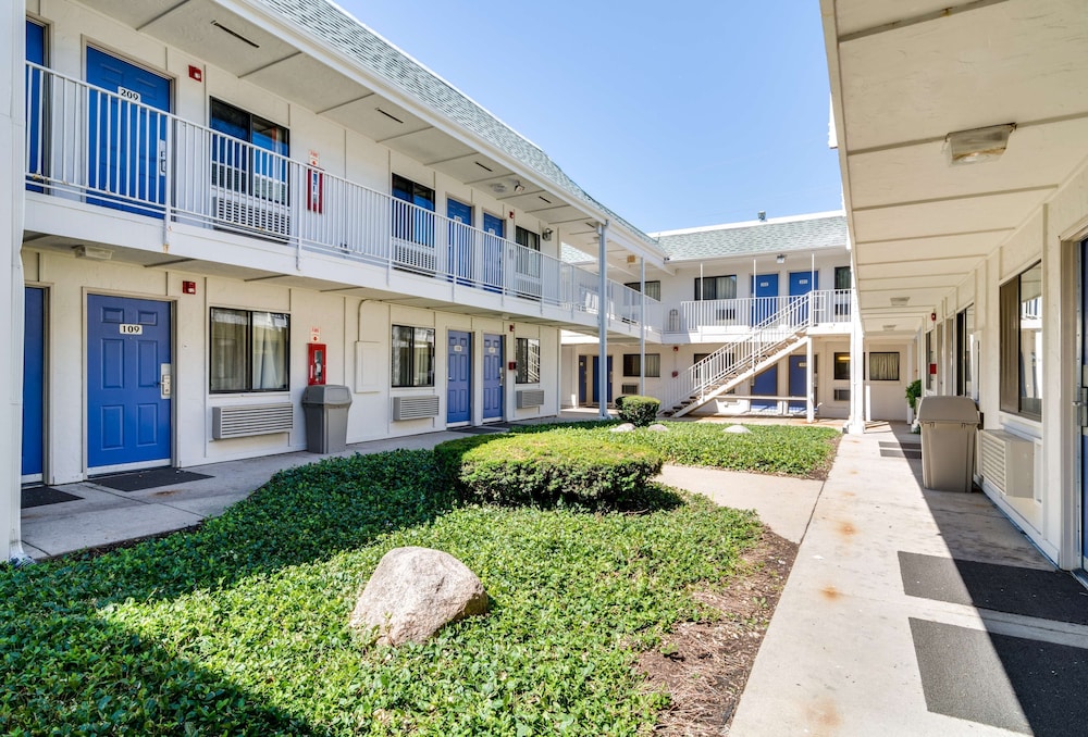 Motel 6 Schiller Park, IL - Chicago O'Hare