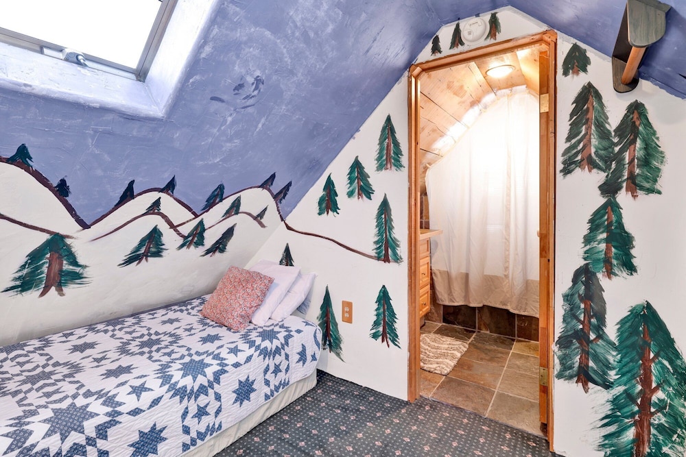Cute and Cozy Cottage #2522
