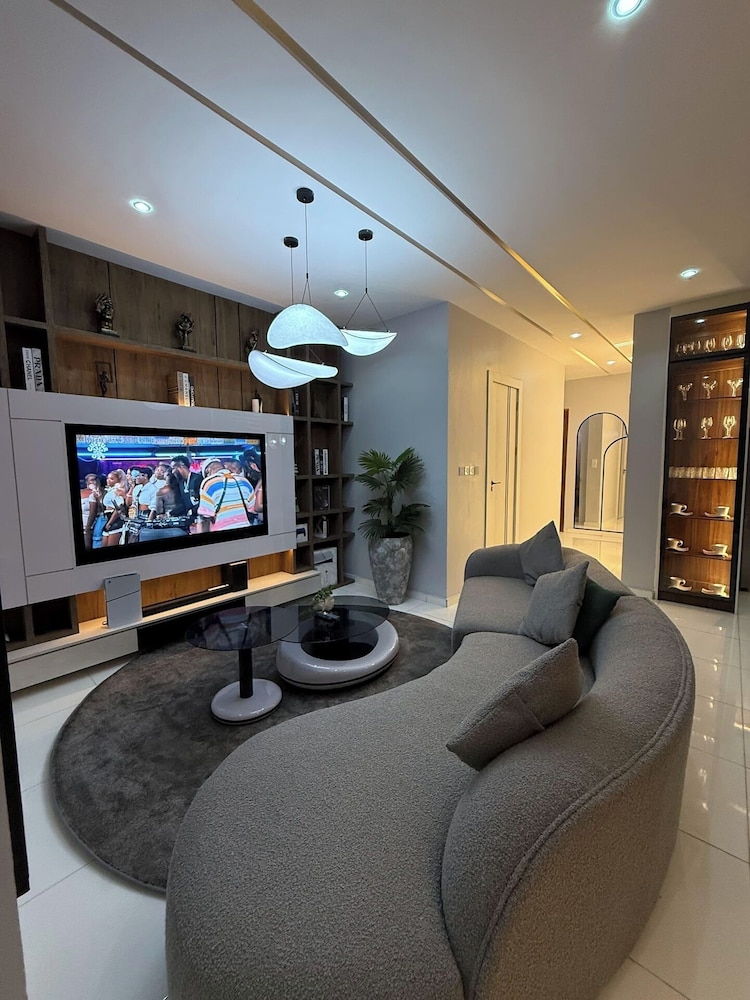 Osaka Apartment by J's Luxury