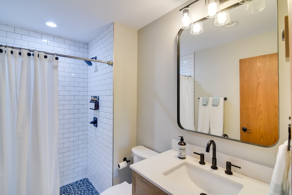 6 Mi to Winter Park: Mtn-view Condo w/ Balcony!