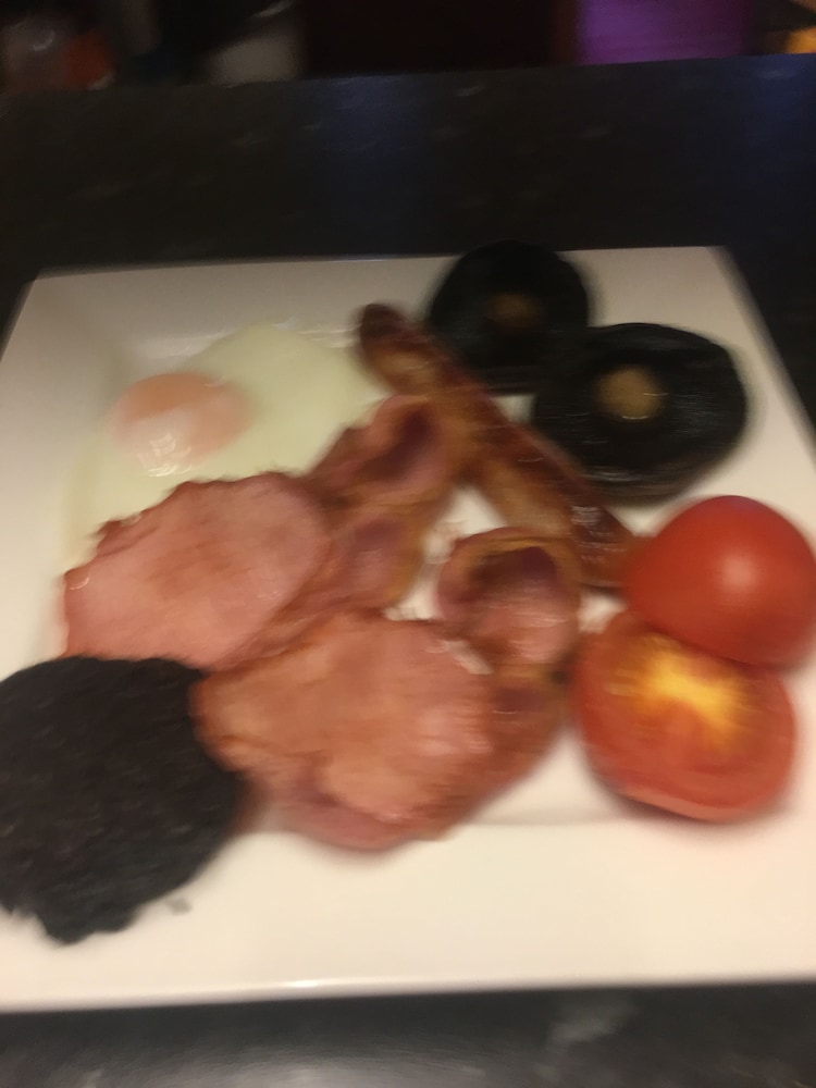 Dunfermline Vacations - Ferrybridge Hotel - Property Image 1