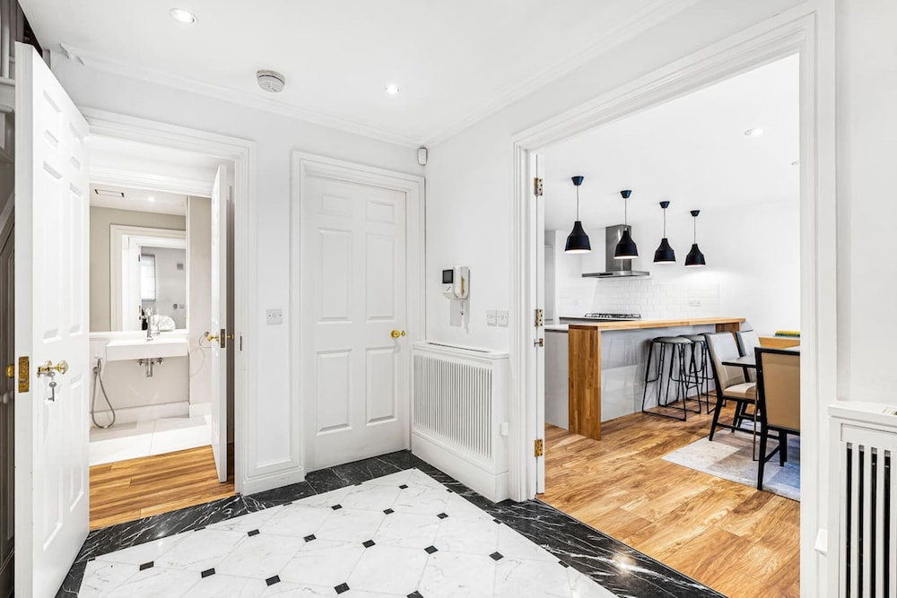 4-bed House Next To Harrods Pont Street Mews