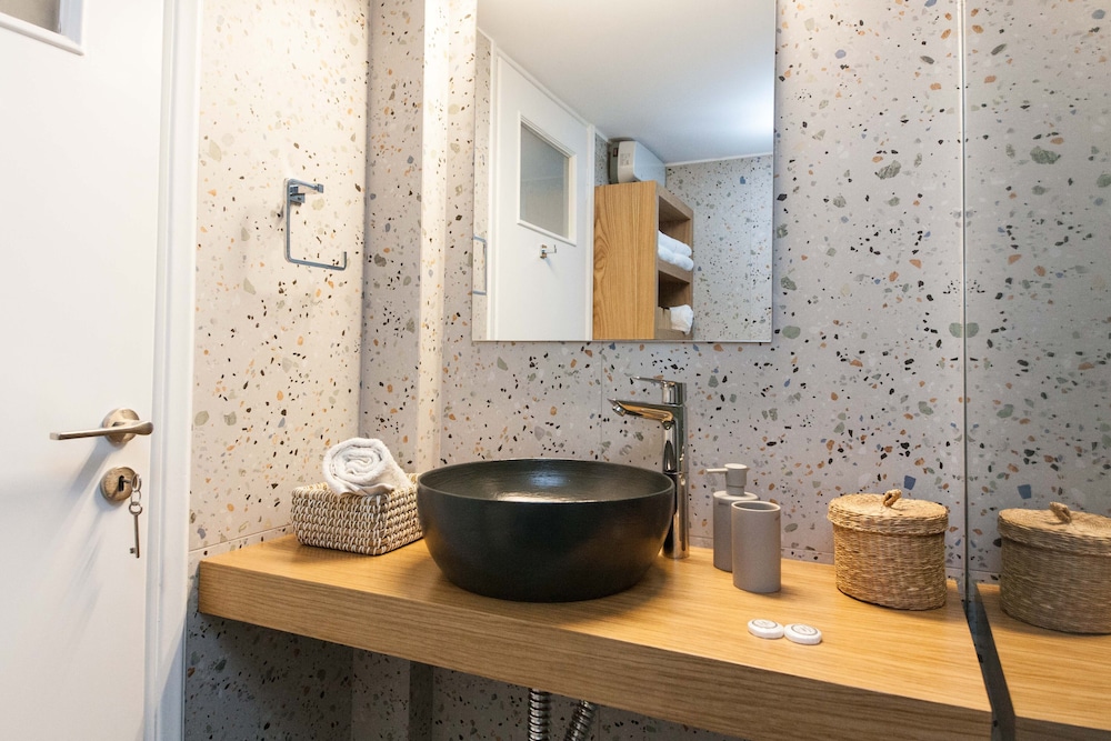 Pagrati Urban Oasis Getaway 2Bd Apt