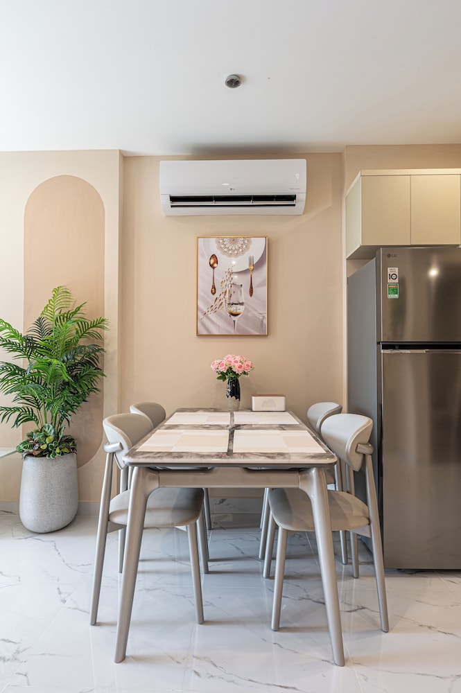 LA Nest 1BR River View Near Vincom