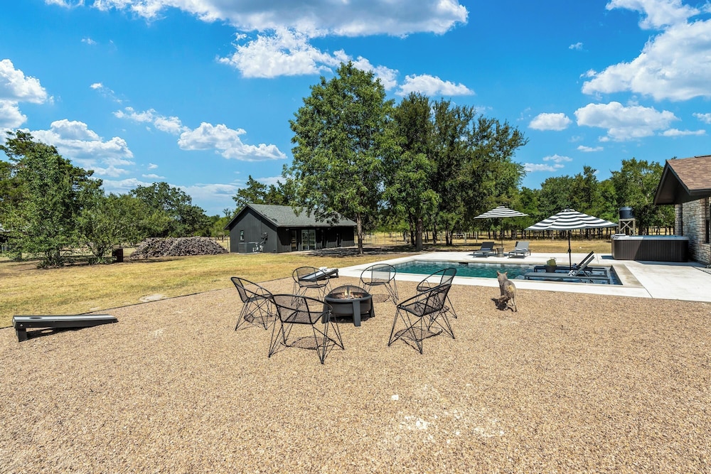 Hot Tub Pool Firepit Gameroom Guesthouse
