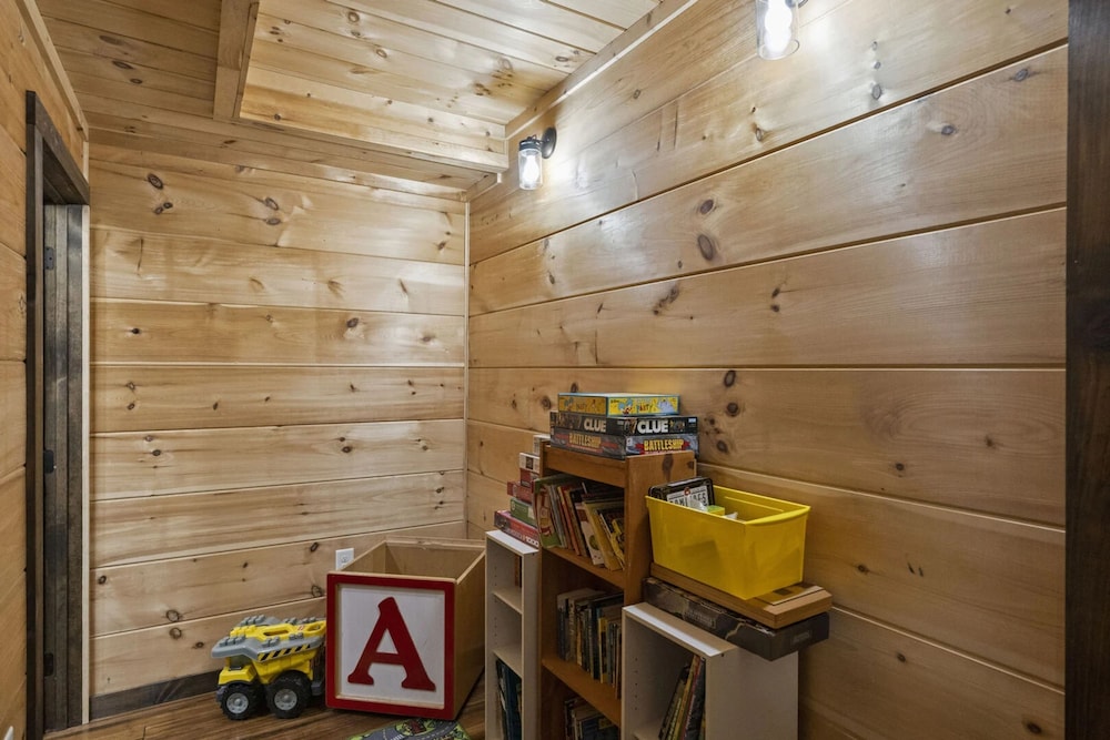 Bankhead Lodge by Avantstay Waterfront Log Cabin