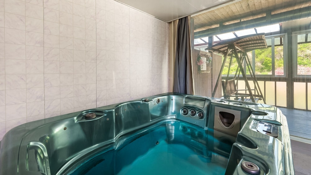 Gapeong Eoneunal Spa Pet Pension