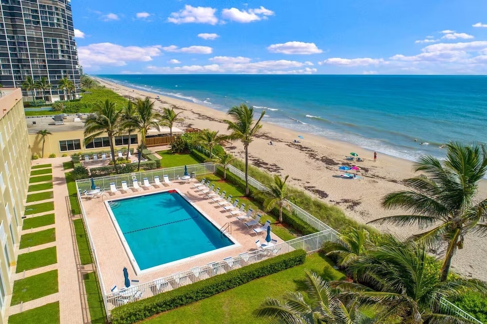 408 On Hutchinson Island