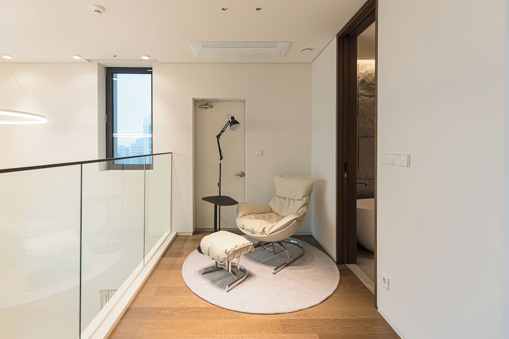 Caelum Black Gangnam Luxury Apt