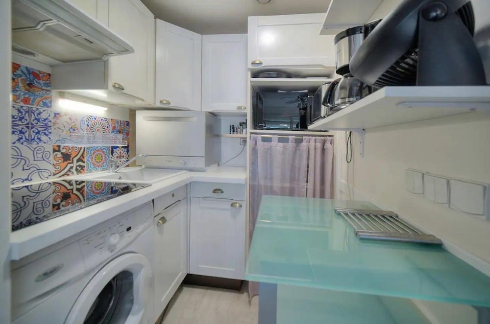 One Bed Apt in the Center of Cannes - 2198