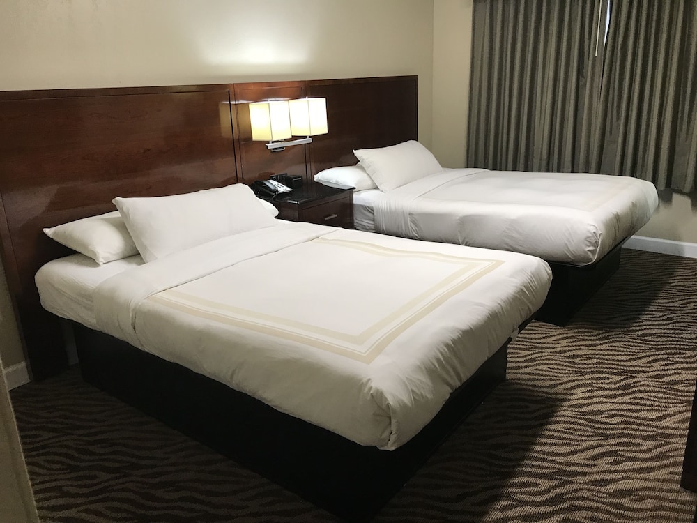 Hometown Inn & Suites