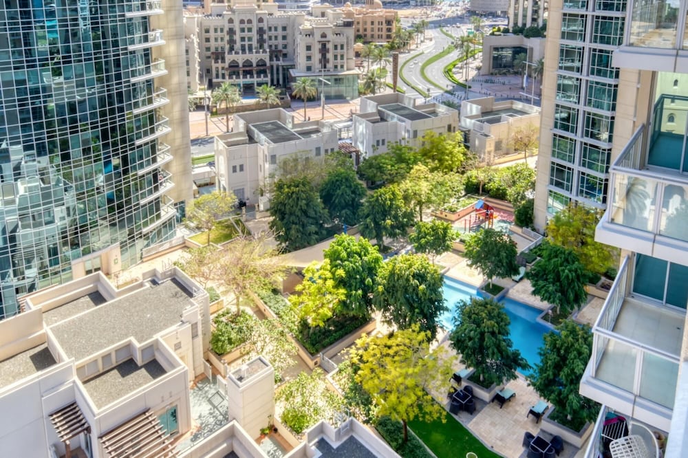 Urban Chic Downtown Apt w Dubai Fountain Views