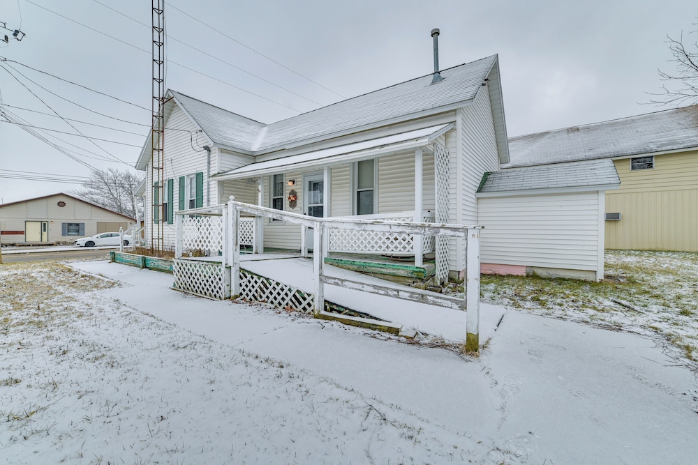 Historic Houghton Lake Getaway Near Shoreline - Property Image 6