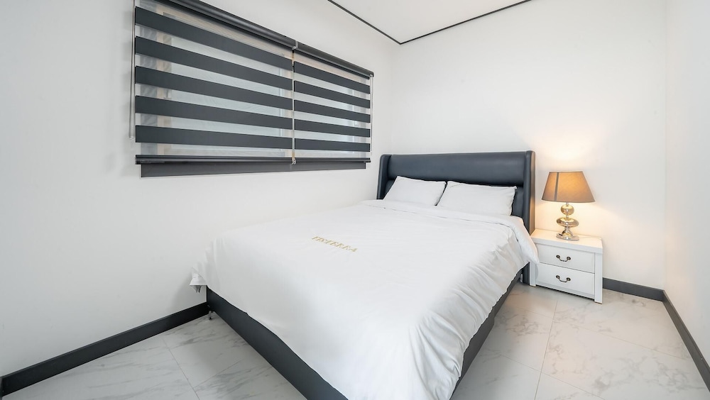 Yeosu Fisterra Spa Poolvilla view 3
