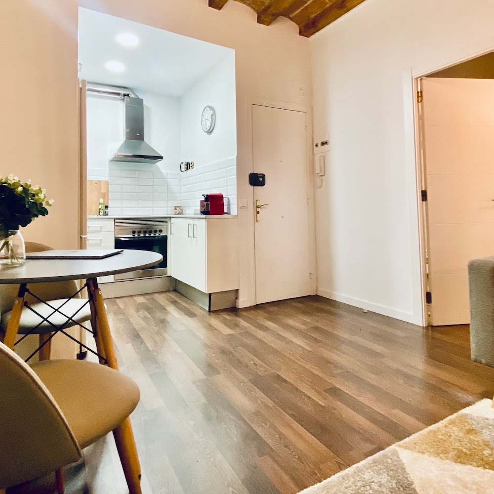 Cosy Urban Oasis 1BD in Poble Sec By Myrentalhost