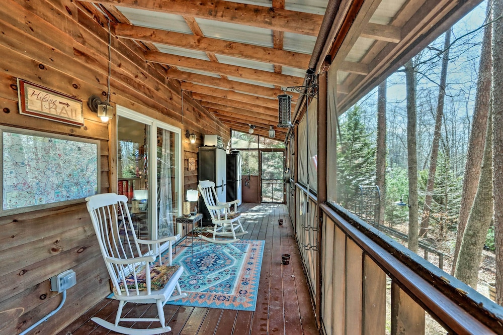 Cozy Murphy Cabin w/ Fire Pit + Deck view 3