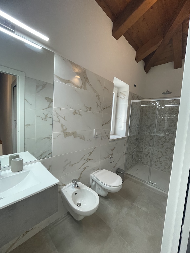 Tenuta La Torre en Tropea — bathroom