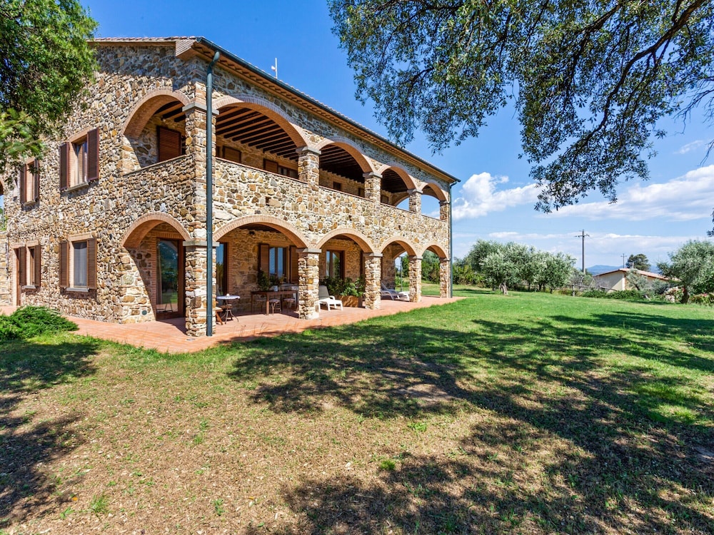 Farmhouse in Suvereto With Sea Views view 3