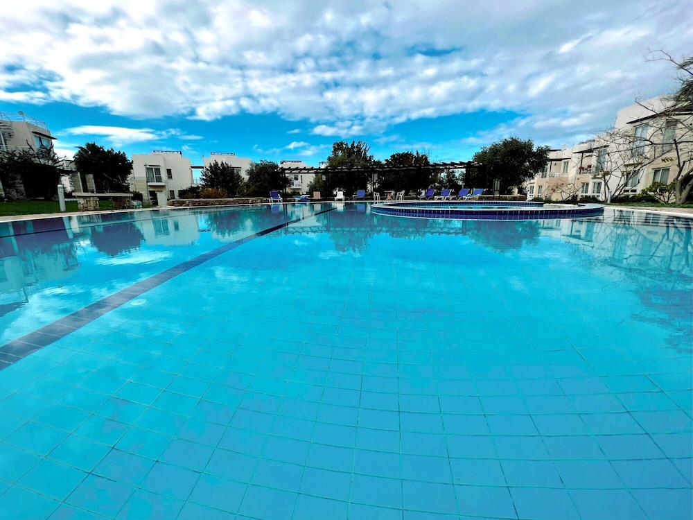 Flat With Roof Terrace and Sea View in Kyrenia