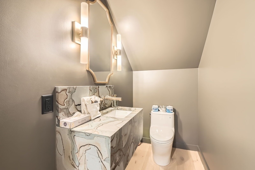 Park City Perfection On Lowell! 1063 4 Bedroom Home