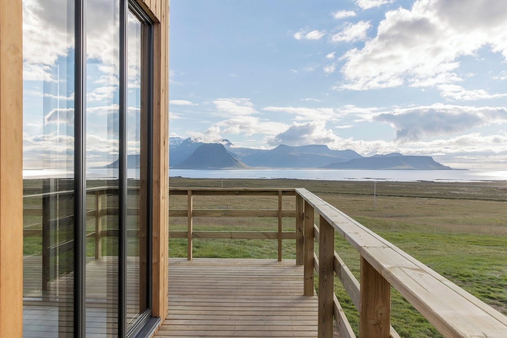 Dis Cottages