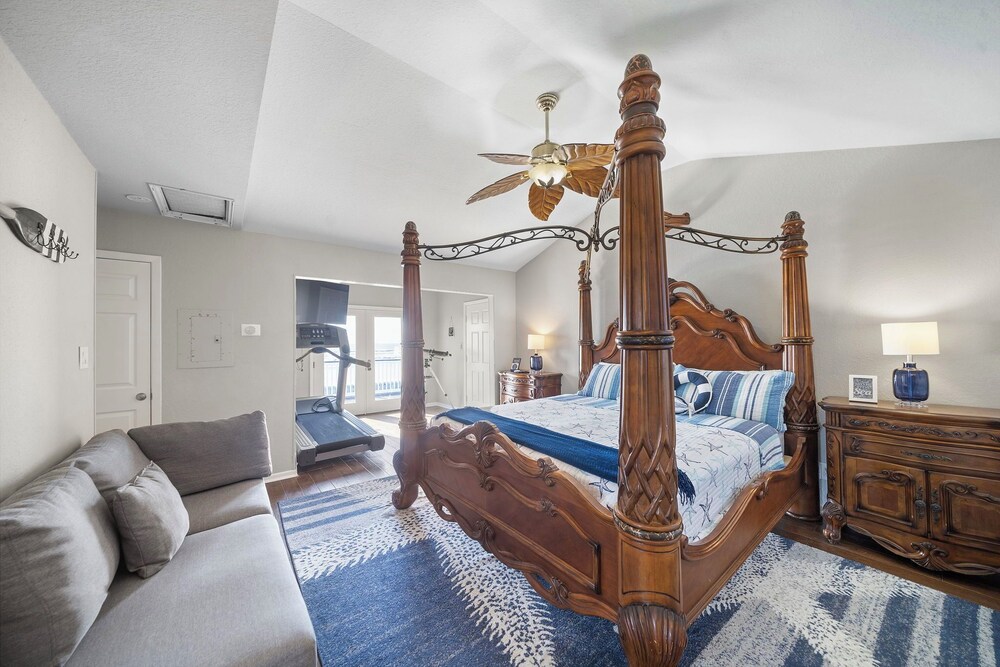 Captain's Manor by Ryson Vacation Rentals