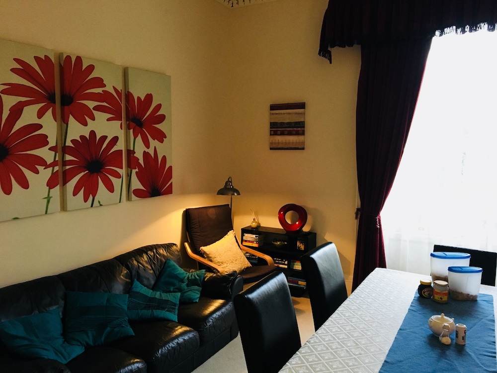 Bentons Guesthouse