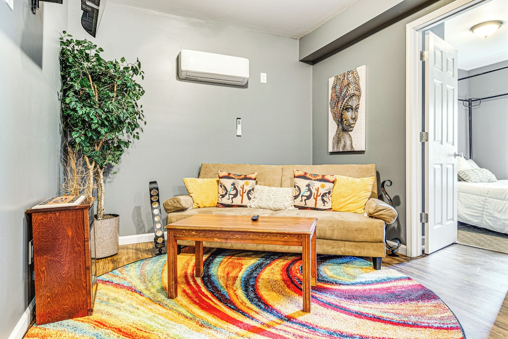 4 Mi to Dtwn Indianapolis: Quiet Apartment w/ Yard