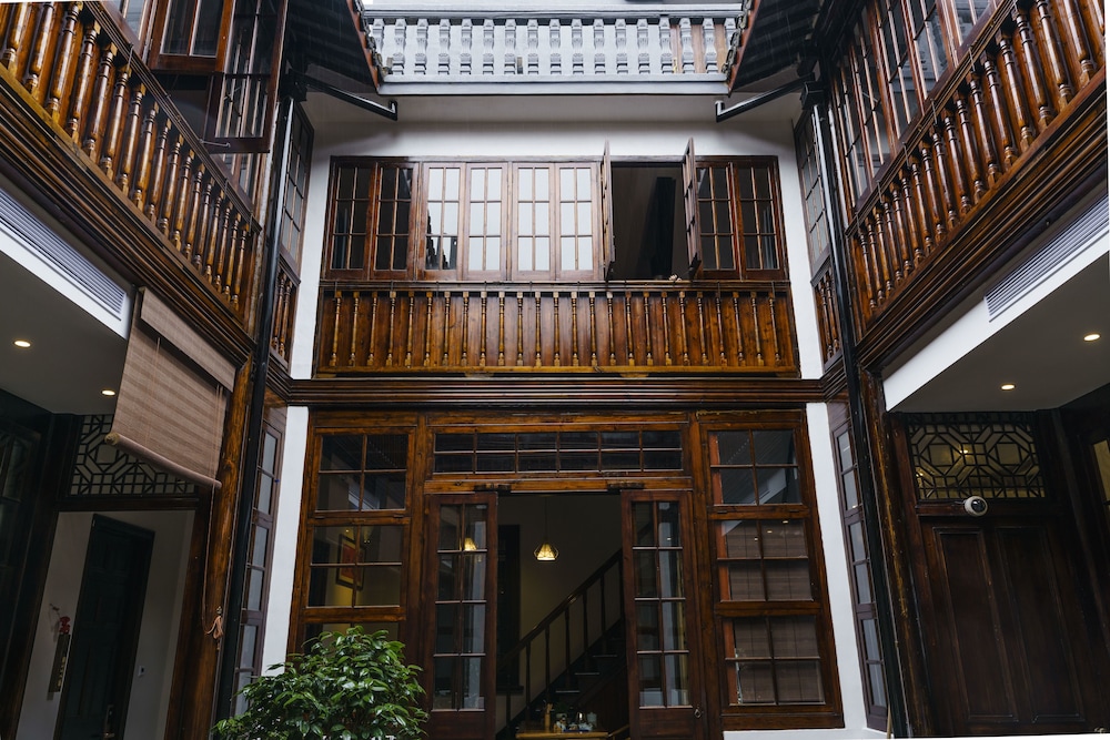 Yi Garden Cultural Hotel Disney Branch