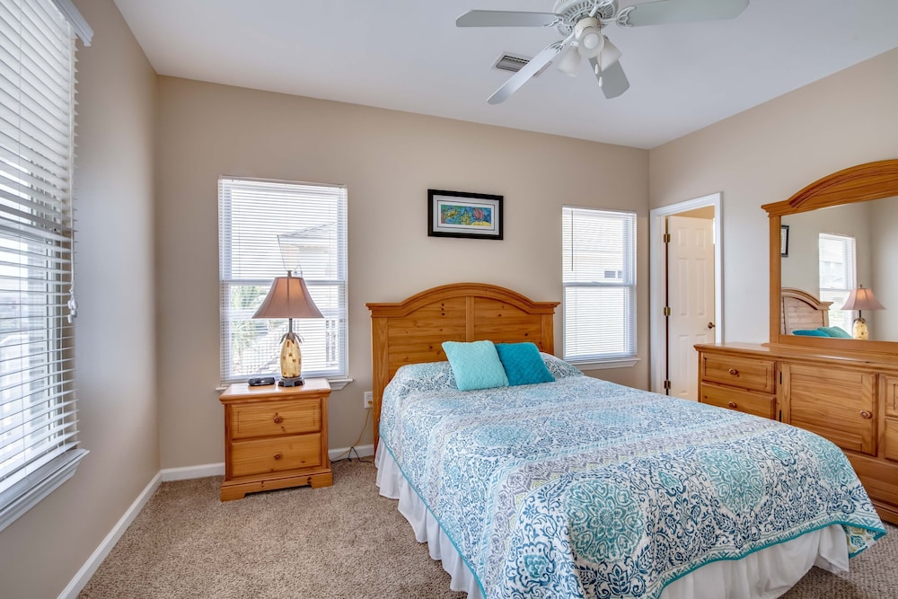 Sandy Toes 4 Bedroom Home by RedAwning view 3