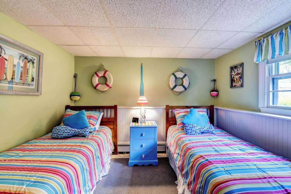 Charming East Falmouth Home: Walk to Private Beach