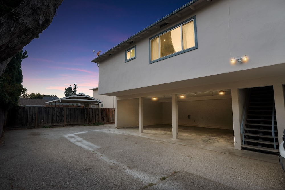 Modern 2br Unit W/ Covered Parking In Santa Clara 2 Bedroom Apts