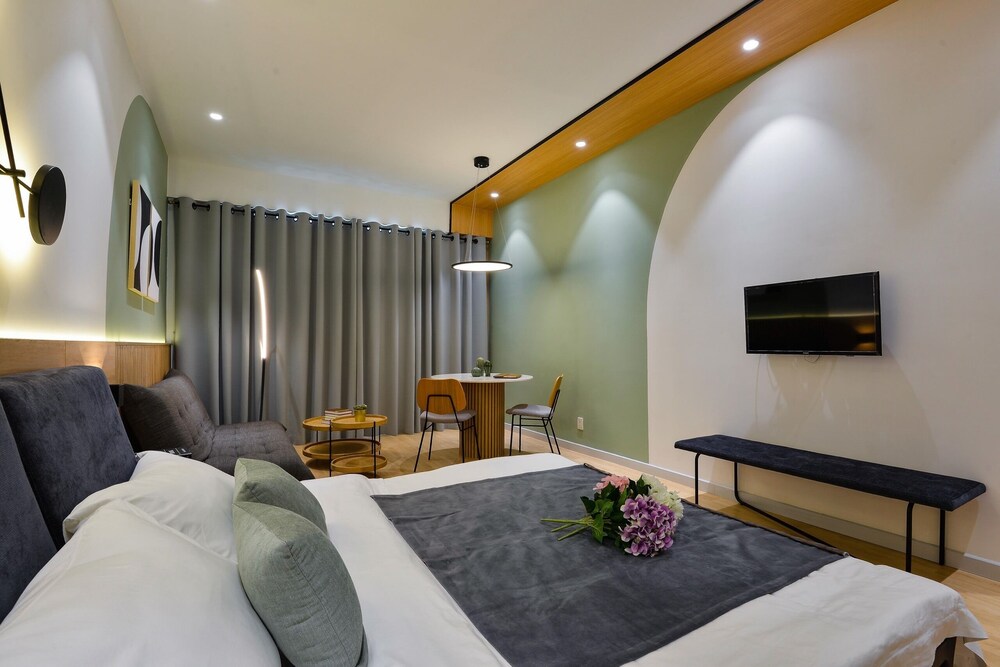 2Q Apartment