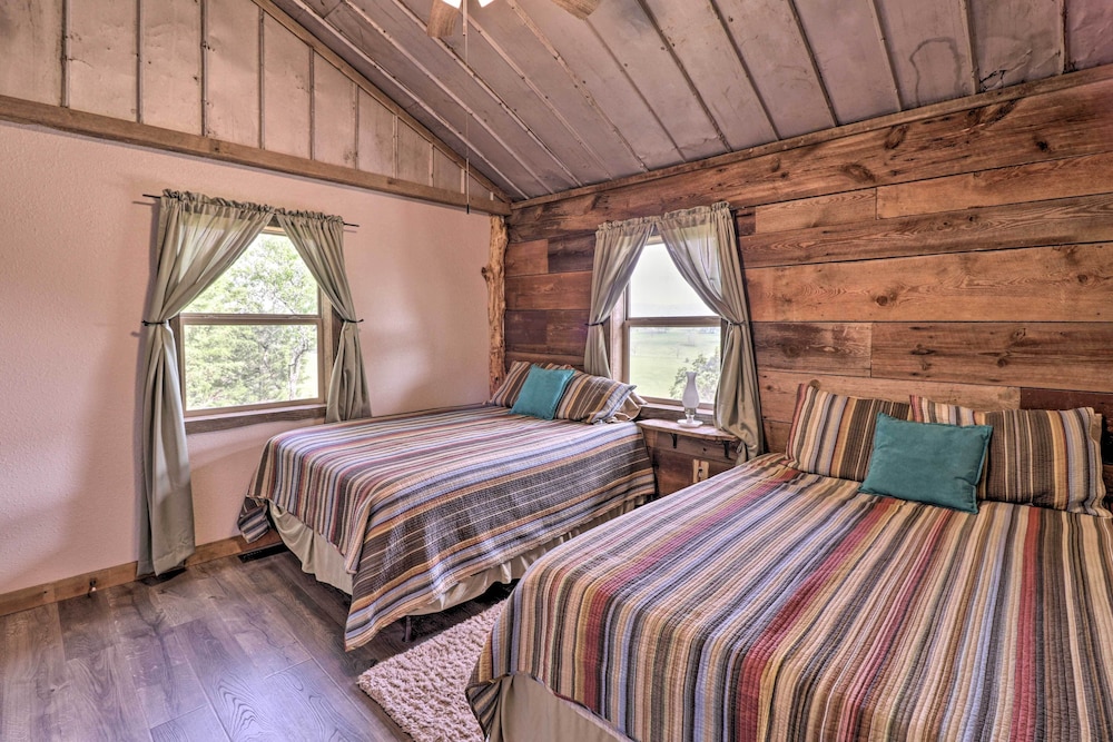 'cj's Crooked Hideaway' - Secluded Retreat! view 4