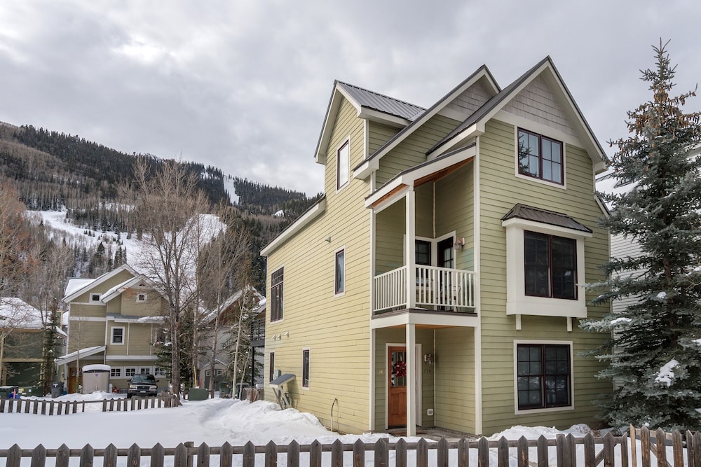 Bachman Village 14 by Avantstay Close To Town The Slopes w Hot Tub Permit 12038