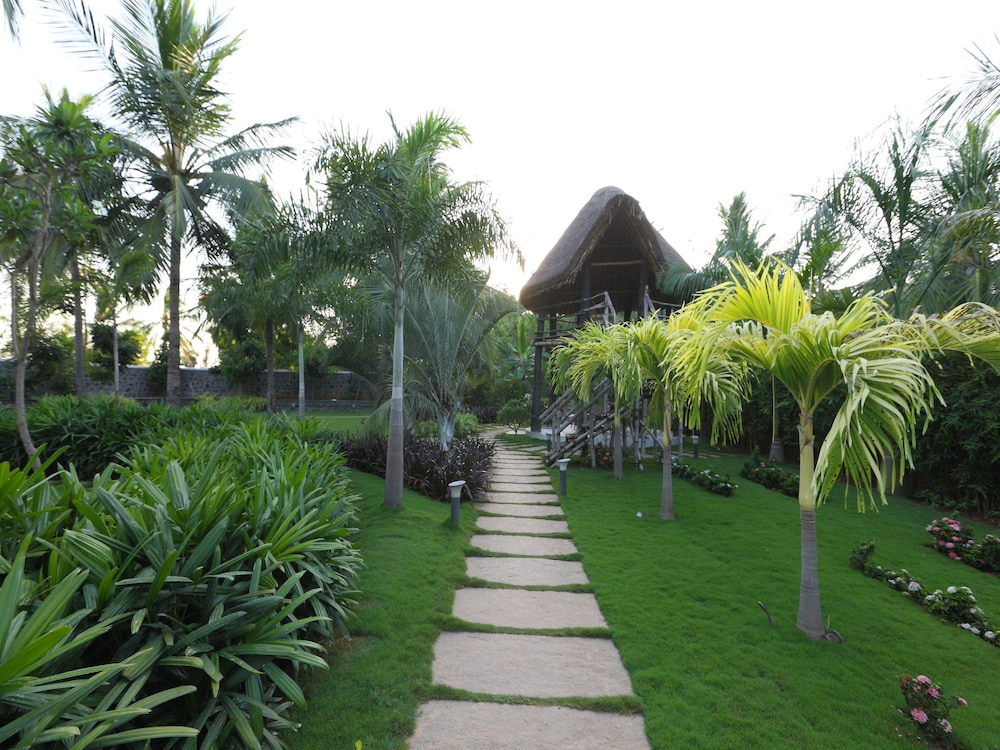 OYO 13820 Coco Retreat Farm