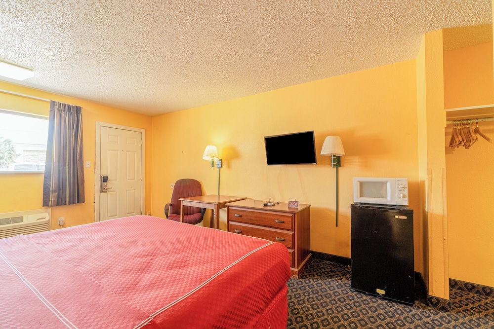 OYO Budget Inn Falfurrias Hwy 281