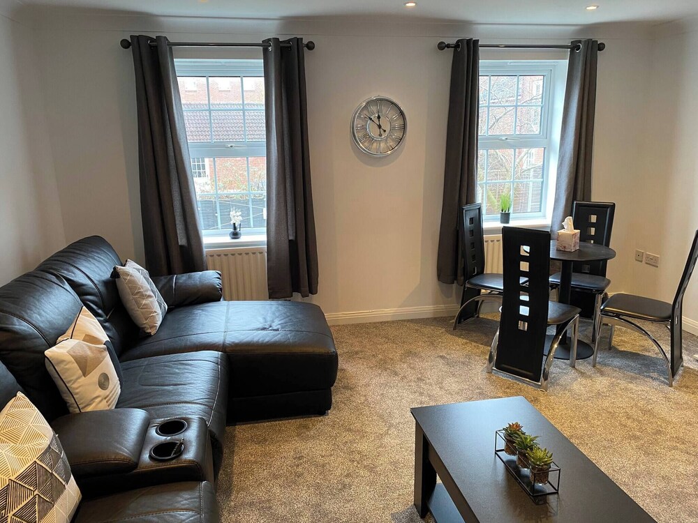 Charming 3-bedroom Norwich Retreat With Garden & Private Parking