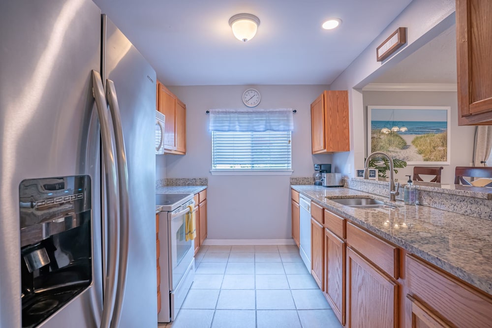 Lovely 3 Bedroom First Floor Condo on Golf Course view 3