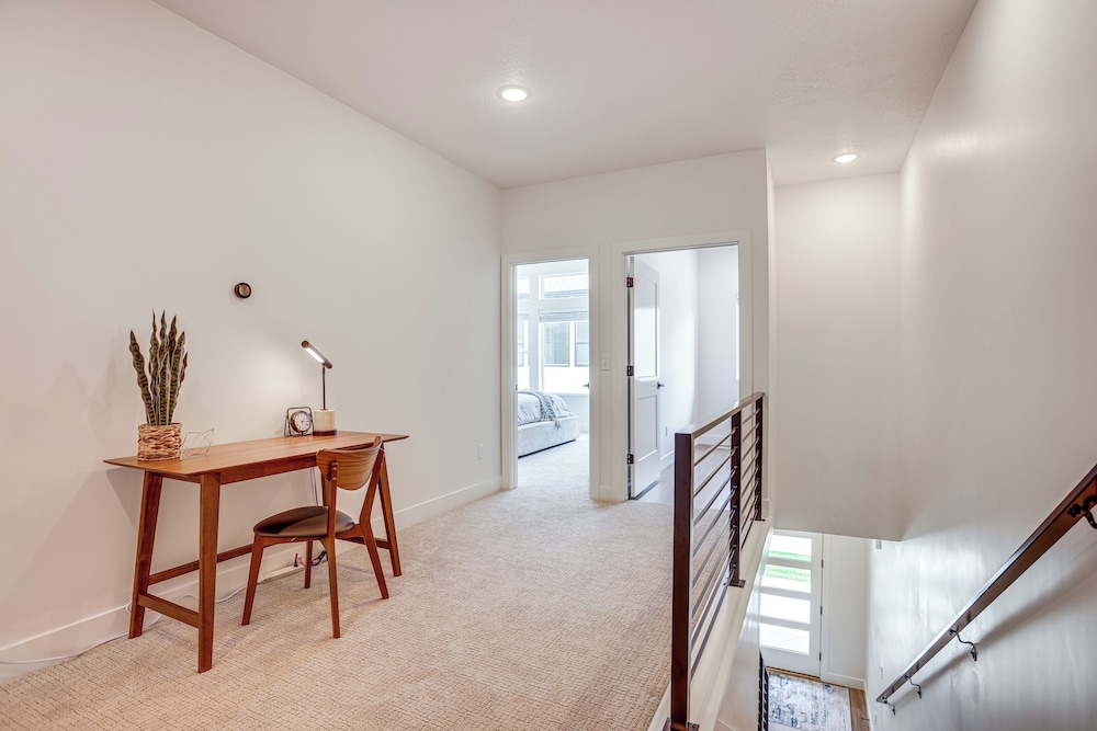 Hike & Ski: Townhome 8 Mi to Dtwn Ogden!